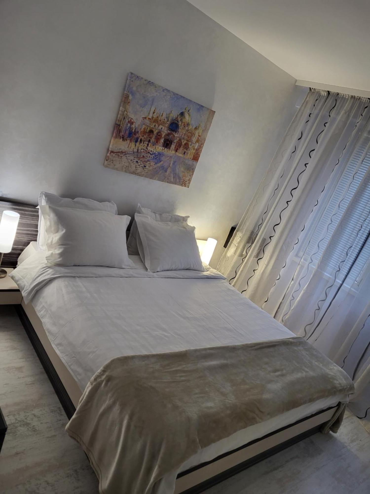 Luny Apartment Русе Екстериор снимка